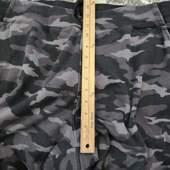 Athleta black camo women's size 2X capri sweatpants - Picture 5 of 7